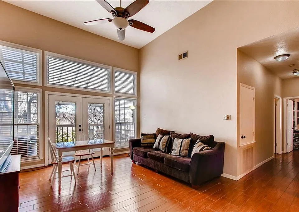 3200 Duval St #205