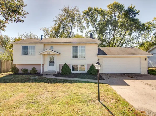 219 Bachman Ln, Godfrey, IL 62035