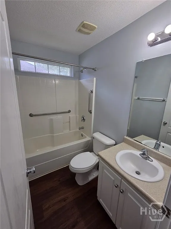 3 bed, 2.0 bath, 1555 sqft, $2,150 — Photo 4