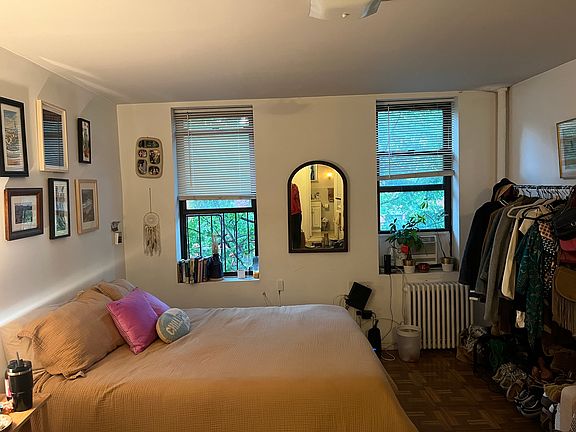 3rd image of 316 E 6th St APT 11
