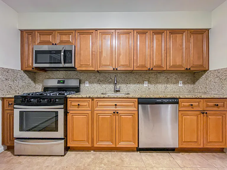 1 Lindley Ave #16 — Photo 17
