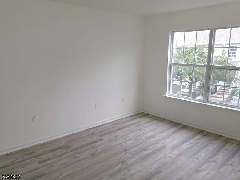 31 Victoria Dr — Photo 11