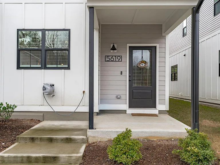 5619 Johnson Woods Ct — Photo 2