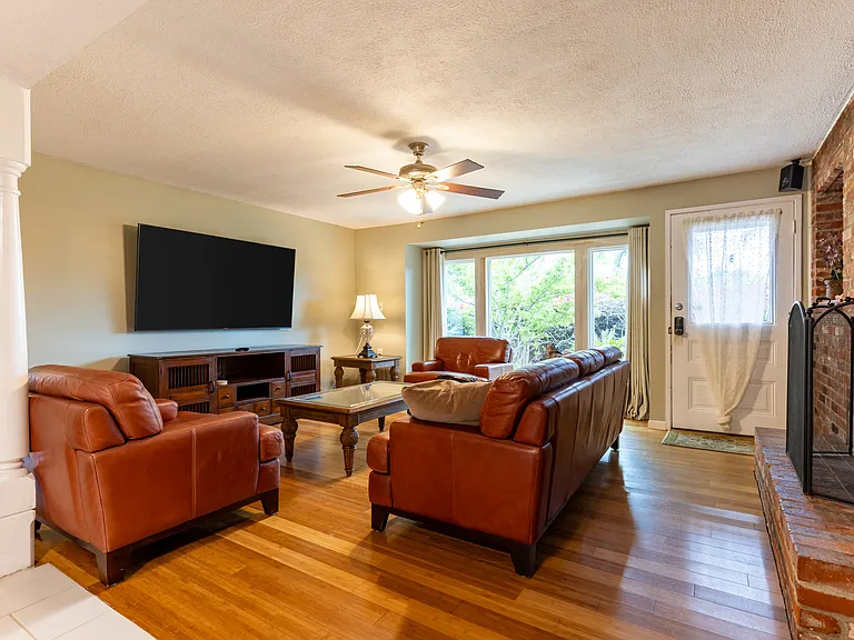 805 Regal Rd — Photo 3