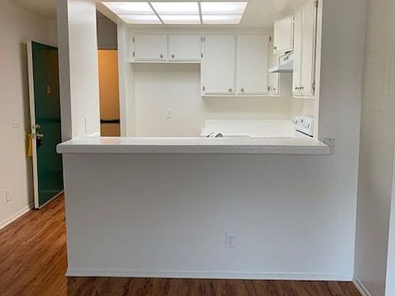 2nd image of 820 N Spurgeon St APT 4