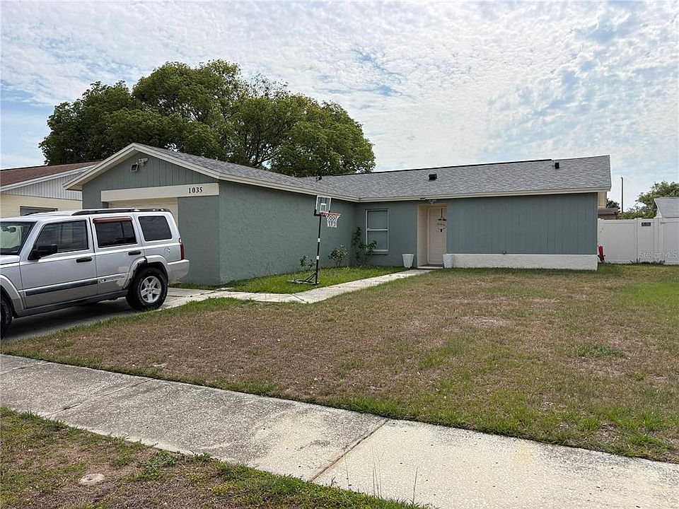 1st image of 1035 Pine Ridge Cir