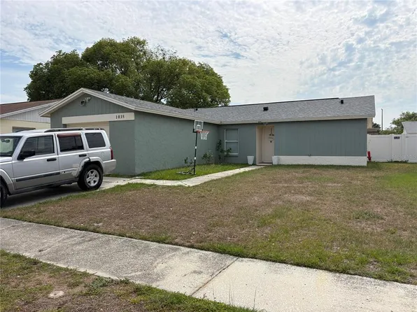 1035 Pine Ridge Cir, Brandon, FL 33511