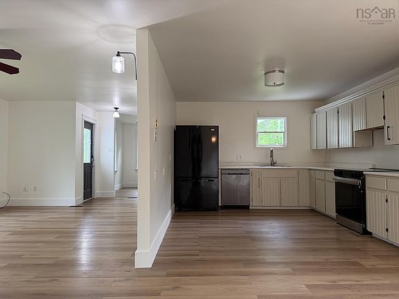 2nd image of 615 Gavel Rd