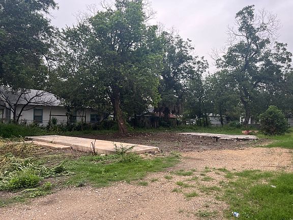 2nd image of 652 E Thompson Pl