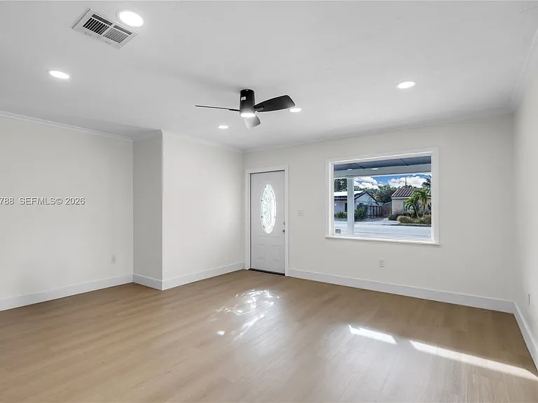 1320 N Andrews Ave — Photo 5