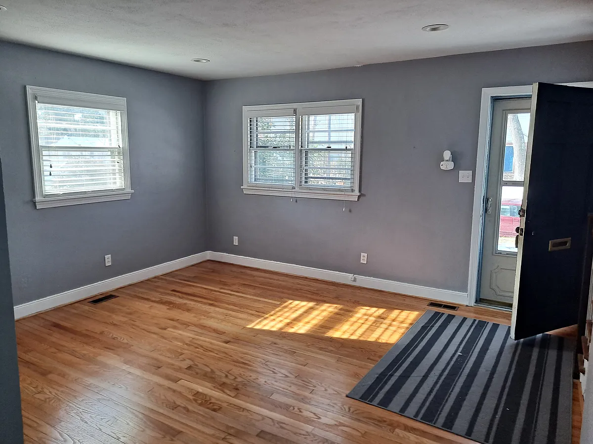 Building Photo - 8204 Redwood Cir