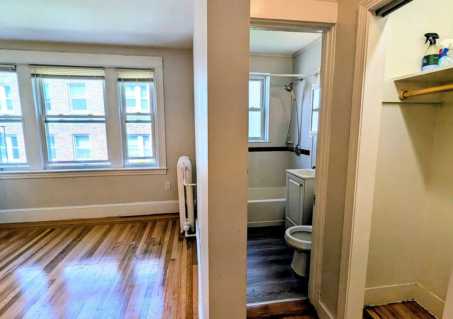 Great Deal Avail Now - 2-bed, 1-Bath — Photo 4