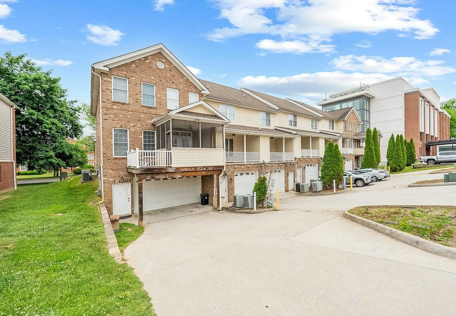 520 Tyler Ave — Photo 4