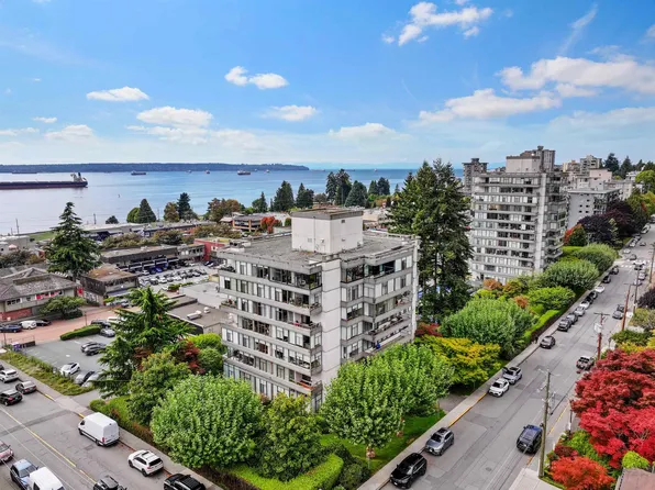 1420 Duchess Ave #114, West Vancouver, BC V7T 1H8