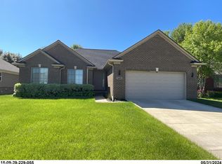 47534 Iris Dr, Chesterfield, MI 48047