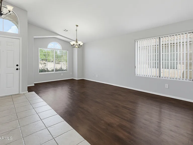 543 W Grovers Ave — Photo 3