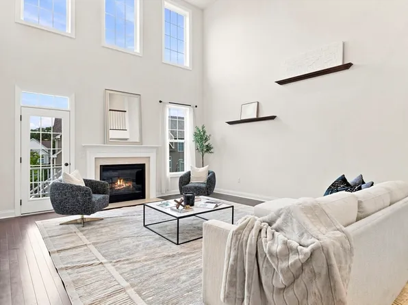 40 Phoebe St #101, Methuen, MA 01844