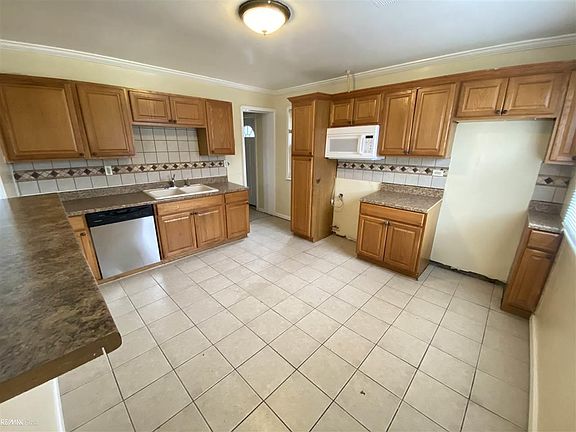 4th image of 24510 Brittany Ave