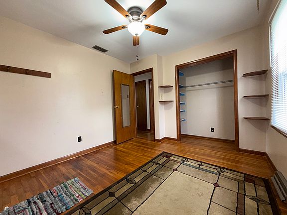 4th image of 2211 Allens Ln