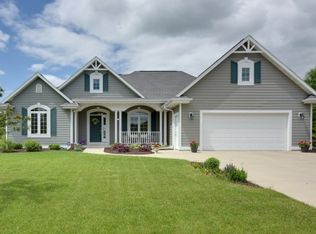 1607 Buckingham Ln, West Bend, WI 53095