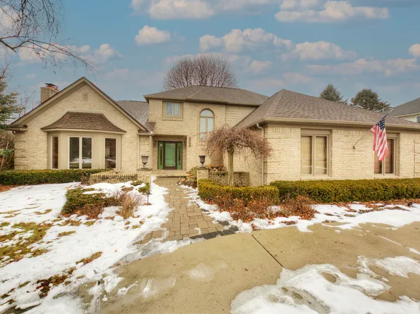 46784 Northvalley Dr, Northville, MI 48167
