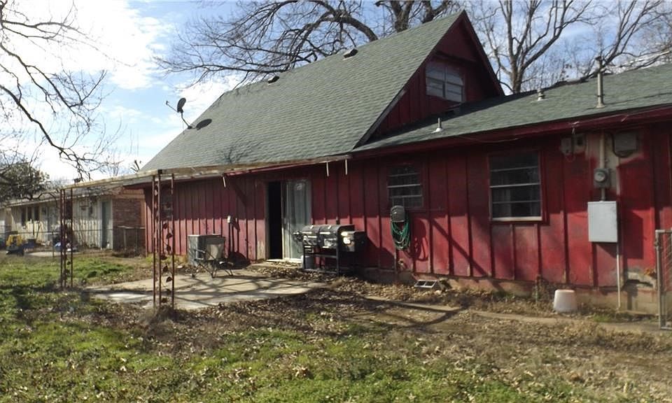 2nd image of 208 Amherst Cir