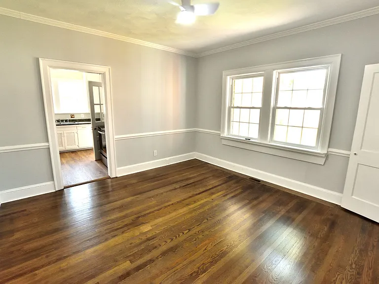 945 Sycamore St — Photo 4