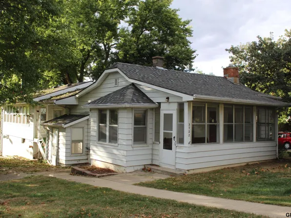 3722 N 61st St, Omaha, NE 68104