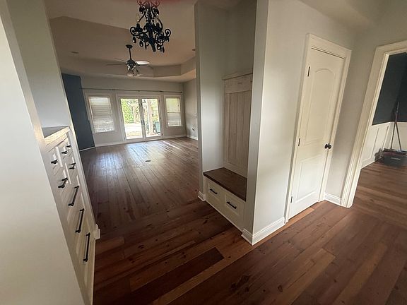 5th image of 364 Sheppard Rd