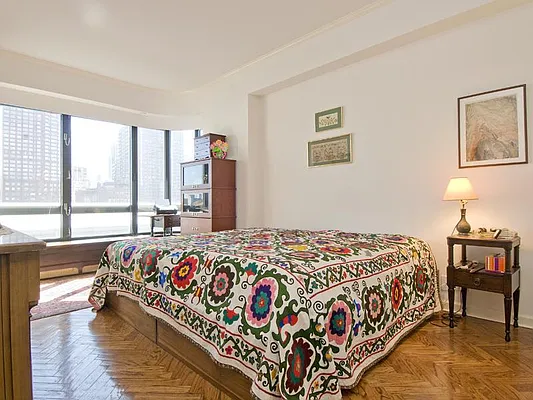 Sold by Sotheby's International Realty | media 6