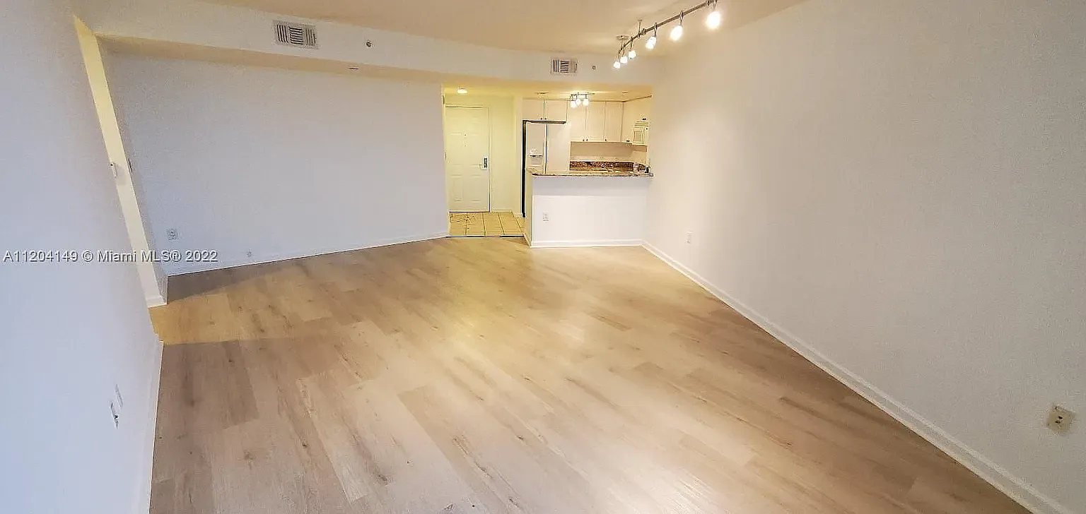 1 bed, 860 sqft, $2,500 — Photo 3
