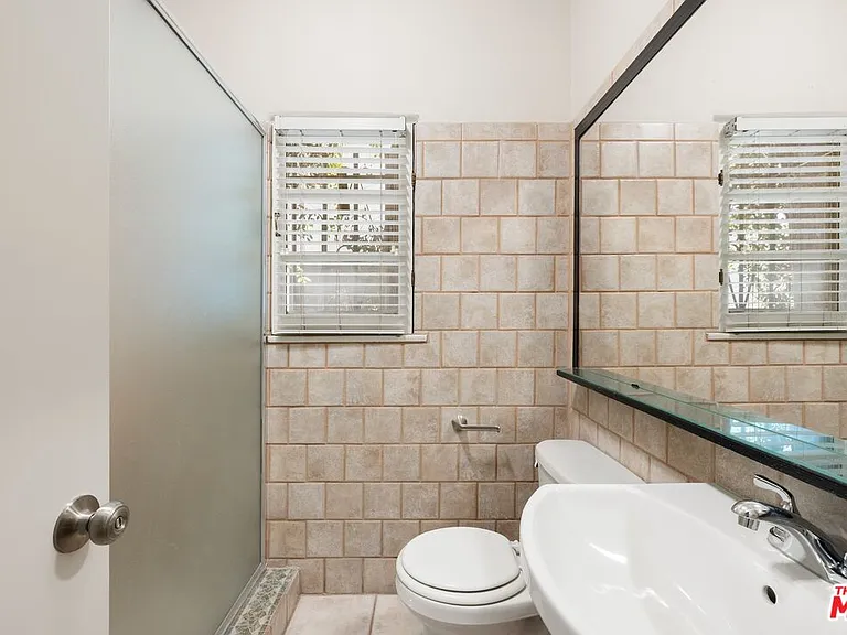 120 S Poinsettia Pl — Photo 12