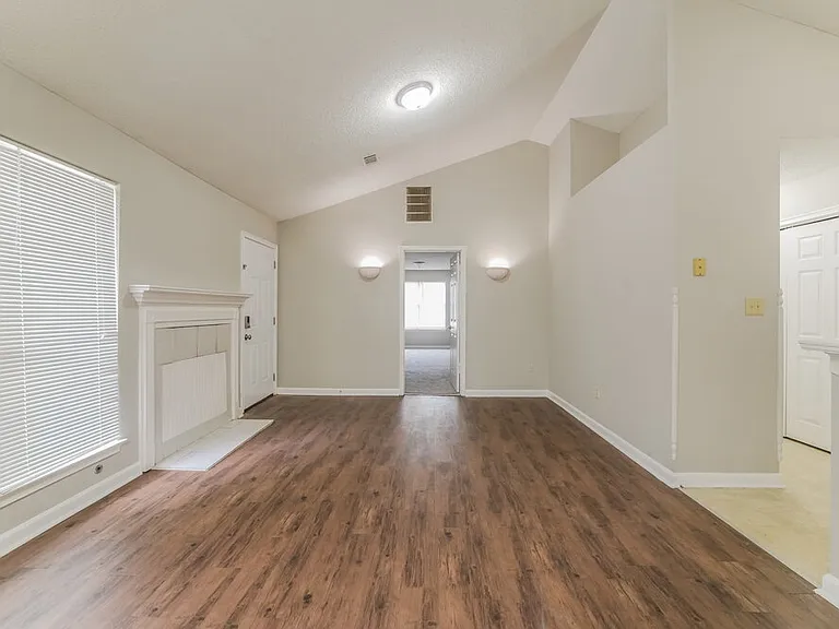 1464 Cain Ct N — Photo 4