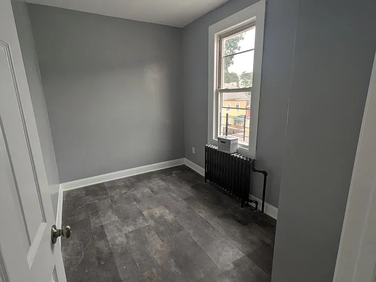 113 Oliver Ave #3R — Photo 3