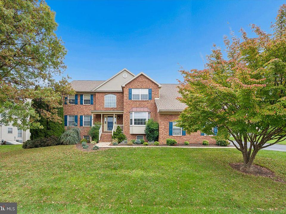 1st image of 19220 Chippendale Cir