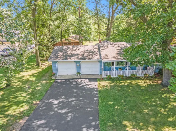 35302 Riverview Dr, Paw Paw, MI 49079