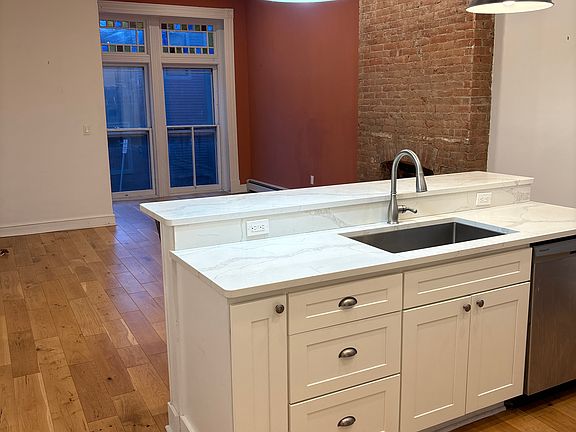 3rd image of 27 John St APT 2