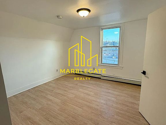 5th image of 845 Garden St #11