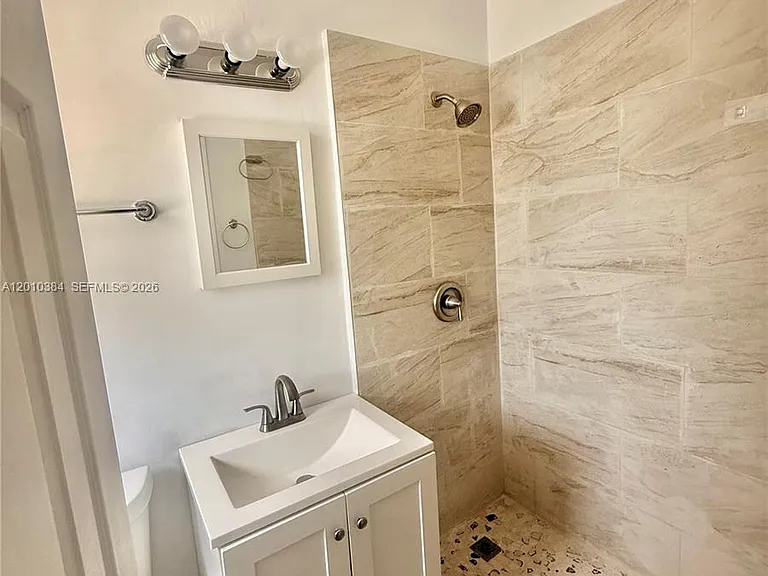 1903 Thomas St #6 — Photo 3