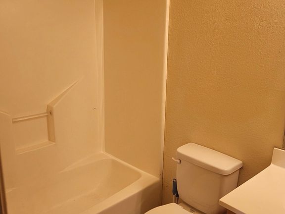 4th image of 613 Bernard St #14
