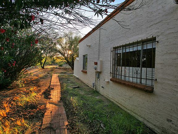 5th image of 608 S Abrego Dr