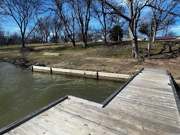 3rd image of 2751 Lakeshore Dr N