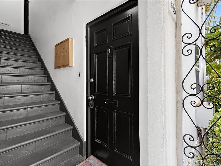 825 N Alfred St #1 — Photo 14