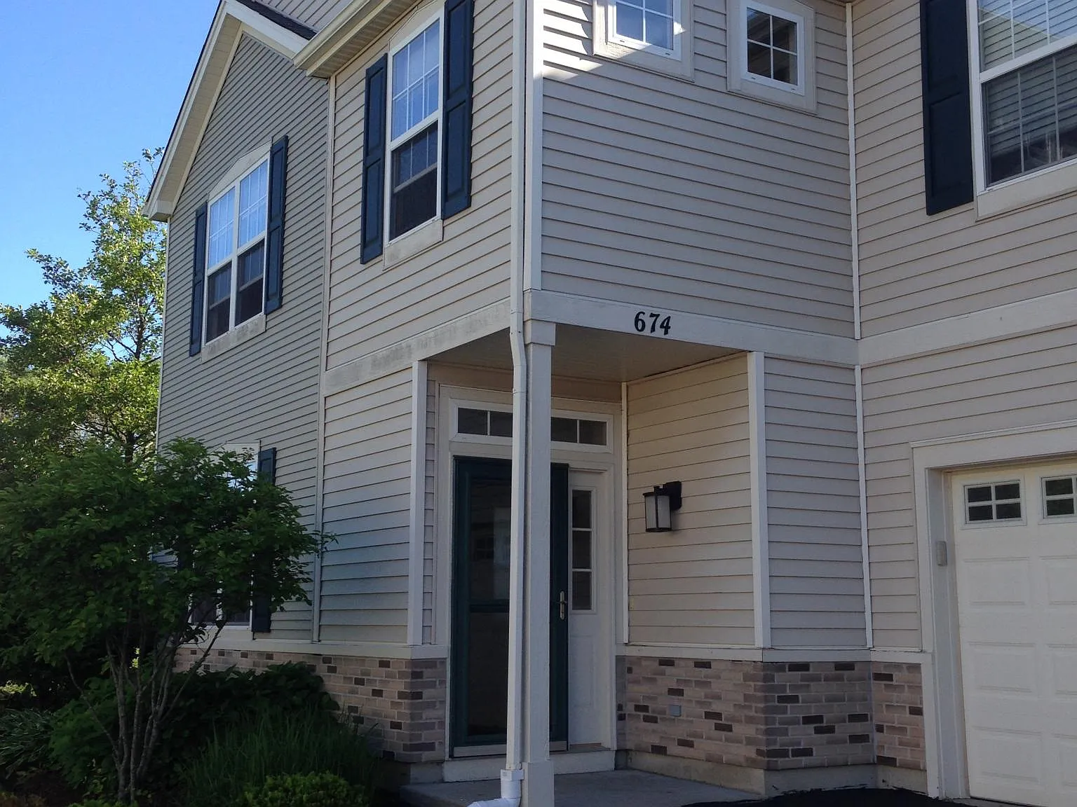 3 bed, 1.5 bath, 1646 sqft, $2,250 — Photo 1
