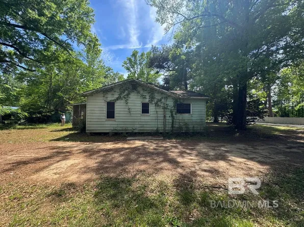 105 Maddox St, East Brewton, AL 36426