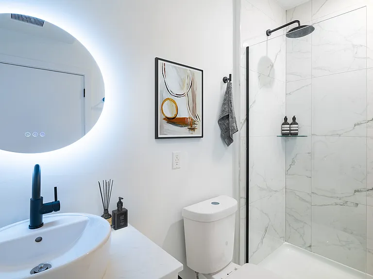 2621 W Oxford St #304 — Photo 4