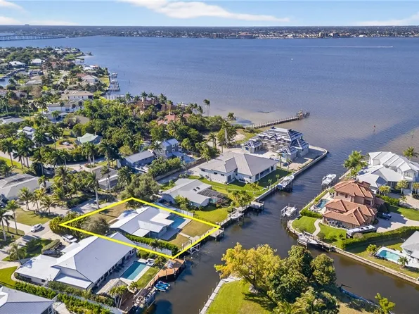 541 Bayside Dr, Fort Myers, FL 33919