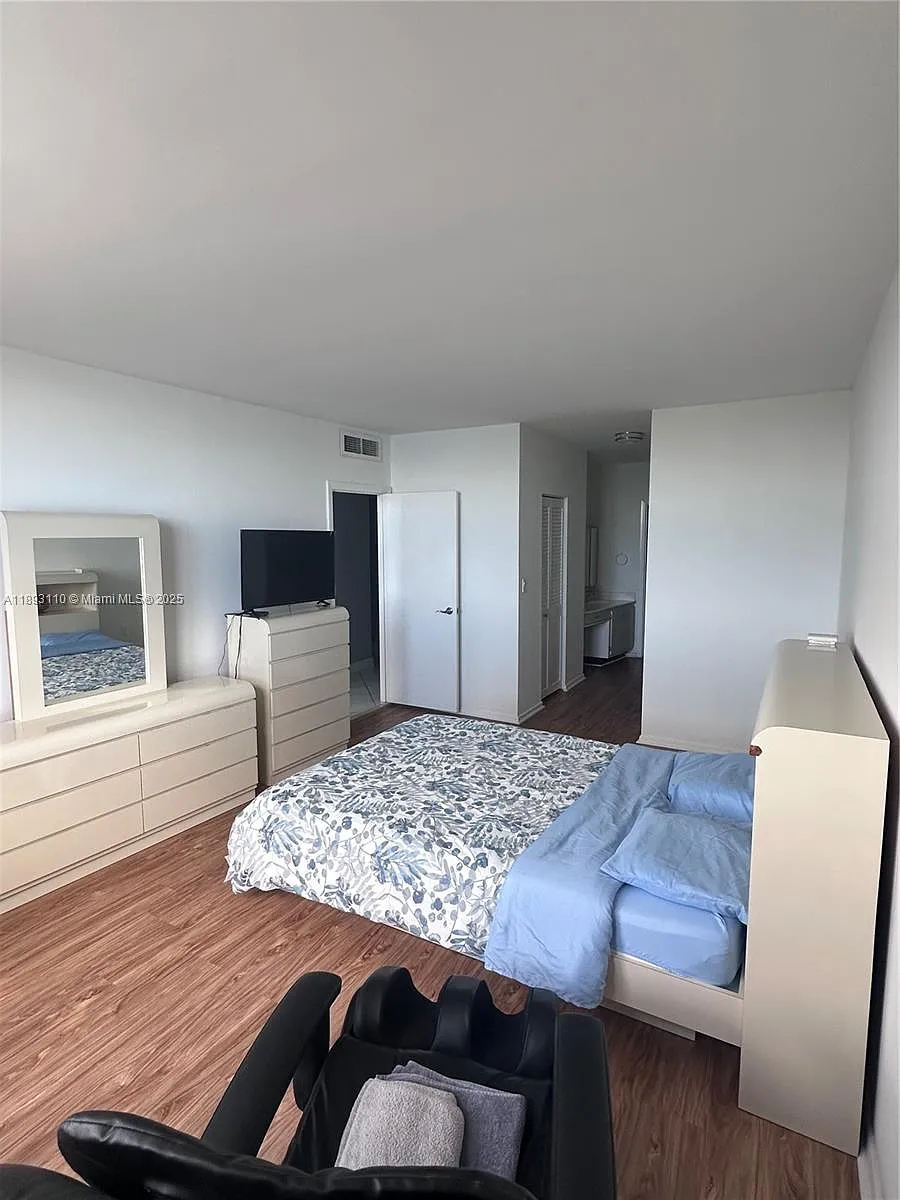 Building Photo - 300 Bayview Dr #1206