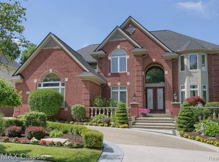 7216 Essex Dr, West Bloomfield, MI