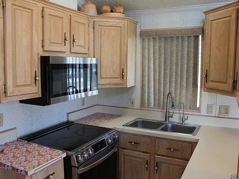 10349 E 28th Ln — Photo 7